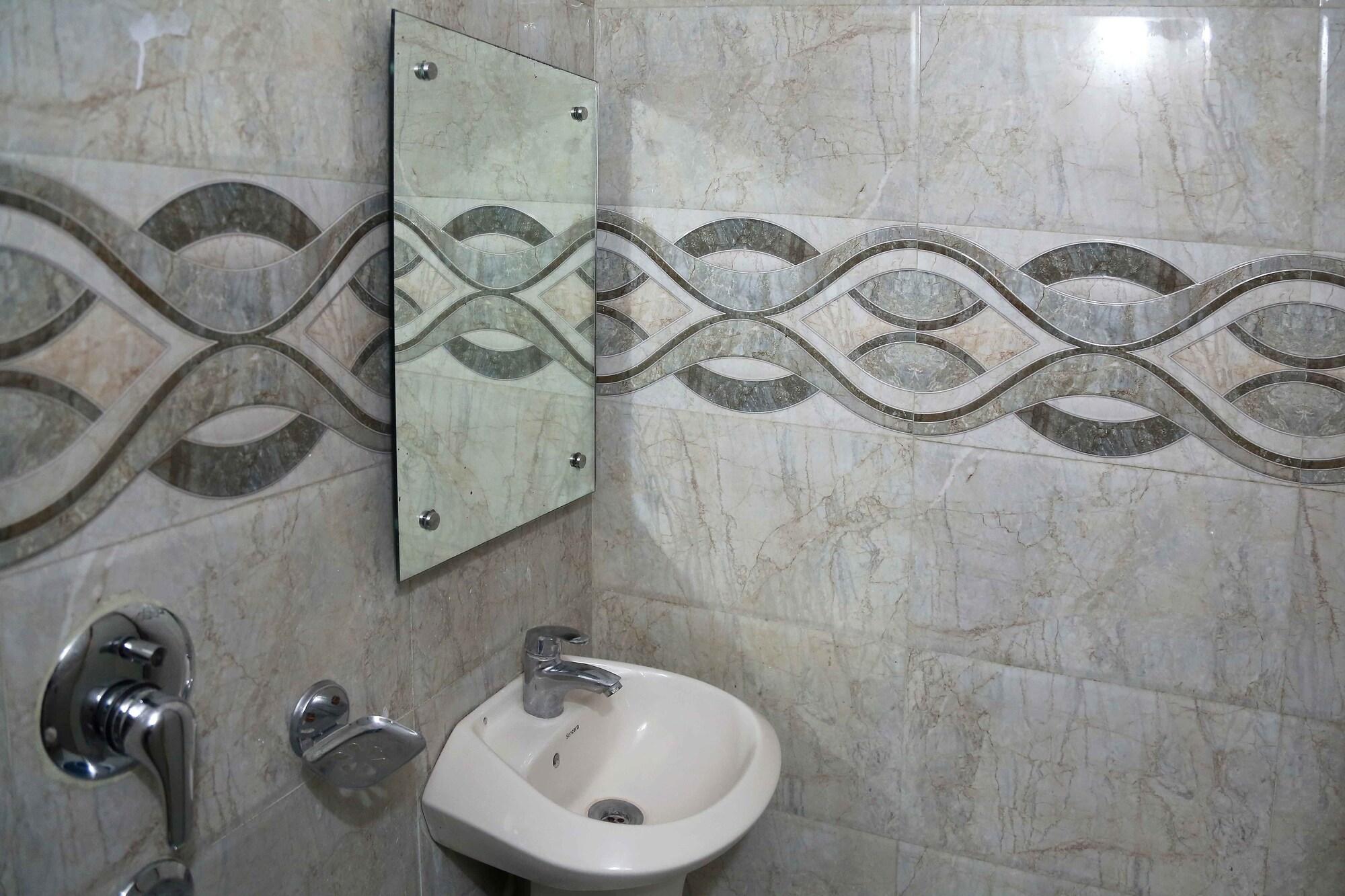 Hotel Shivam International - A Well Hygiene Property All Staff Vaccinated " Új-Delhi Kültér fotó