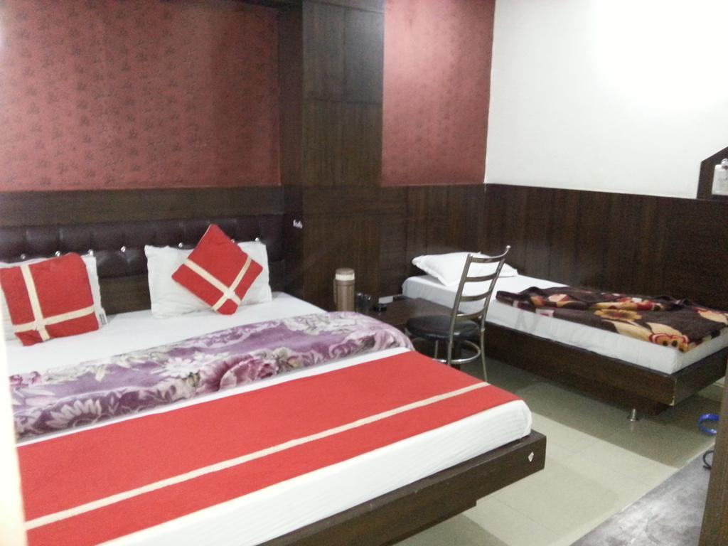 Hotel Shivam International - A Well Hygiene Property All Staff Vaccinated " Új-Delhi Szoba fotó