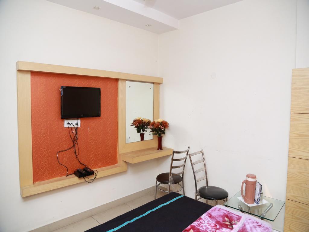 Hotel Shivam International - A Well Hygiene Property All Staff Vaccinated " Új-Delhi Szoba fotó