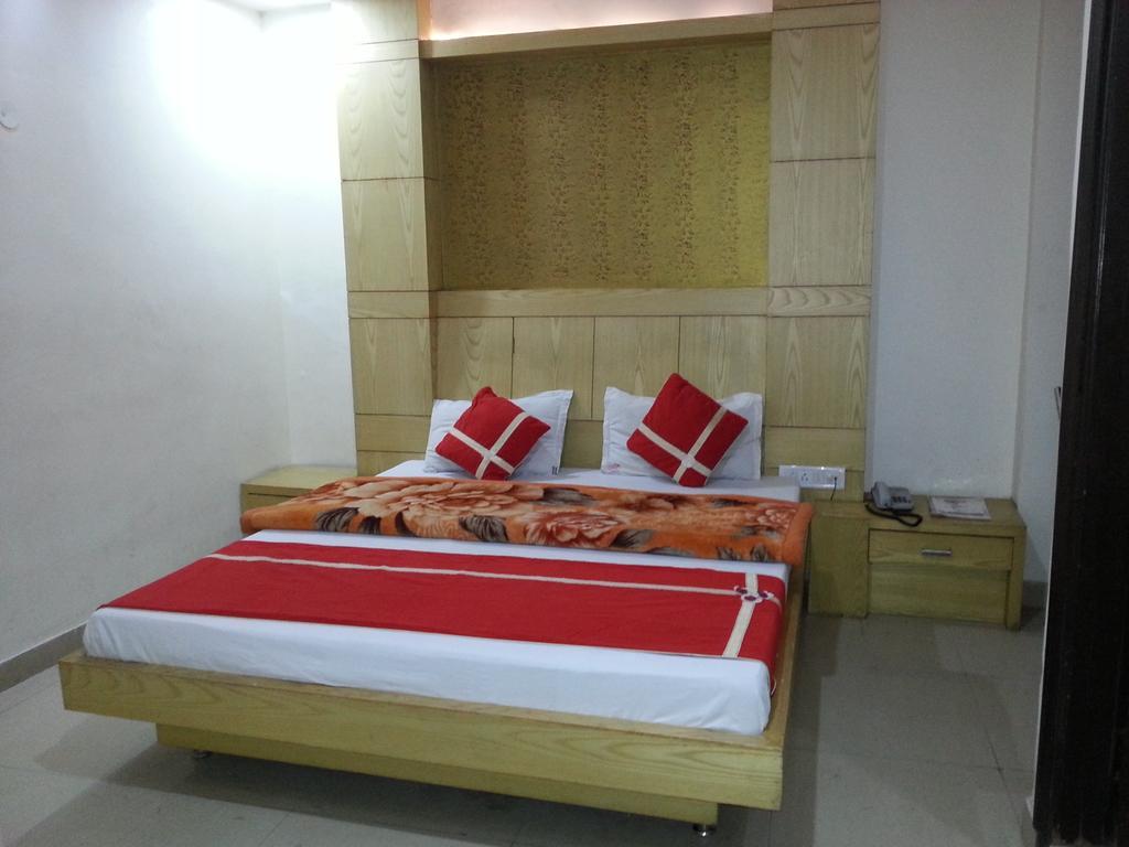 Hotel Shivam International - A Well Hygiene Property All Staff Vaccinated " Új-Delhi Kültér fotó