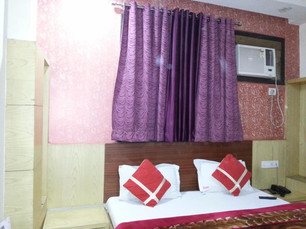 Hotel Shivam International - A Well Hygiene Property All Staff Vaccinated " Új-Delhi Kültér fotó