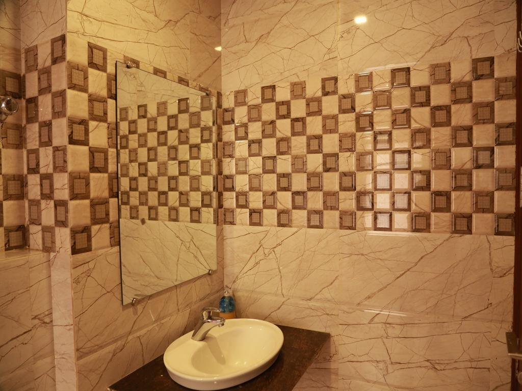 Hotel Shivam International - A Well Hygiene Property All Staff Vaccinated " Új-Delhi Kültér fotó
