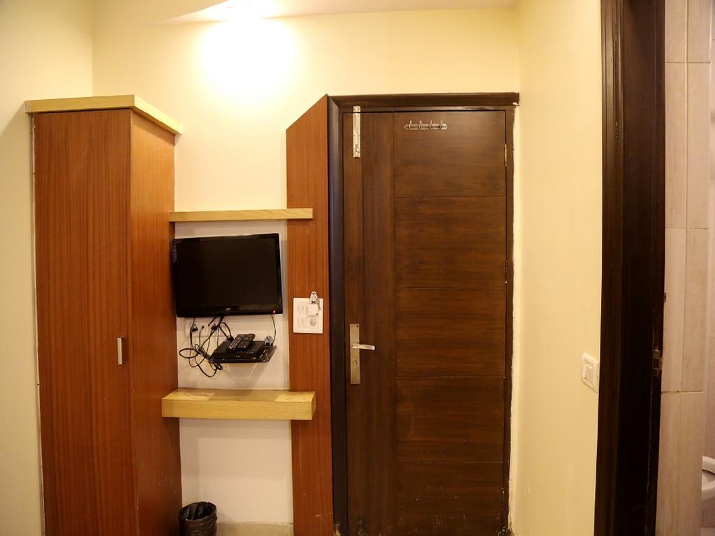 Hotel Shivam International - A Well Hygiene Property All Staff Vaccinated " Új-Delhi Kültér fotó
